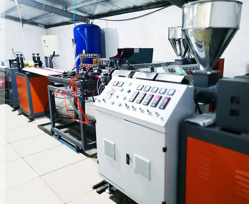 ポリ塩化ビニール デジタルの電気値段のホールダーの放出機械ポリ塩化ビニールの押出機