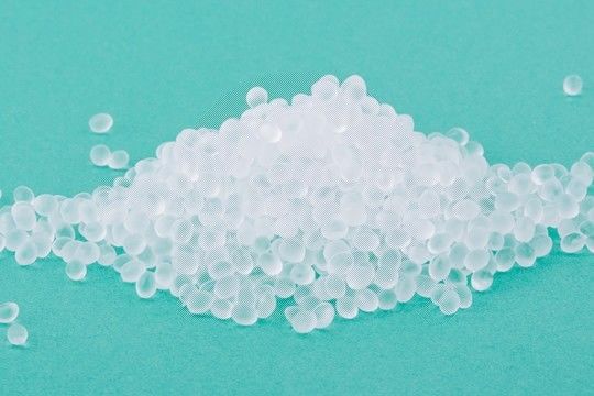 透明で半透明なTPEの微粒極度の柔らかいTPEはSEBSの熱可塑性のエラストマーを小球形にする